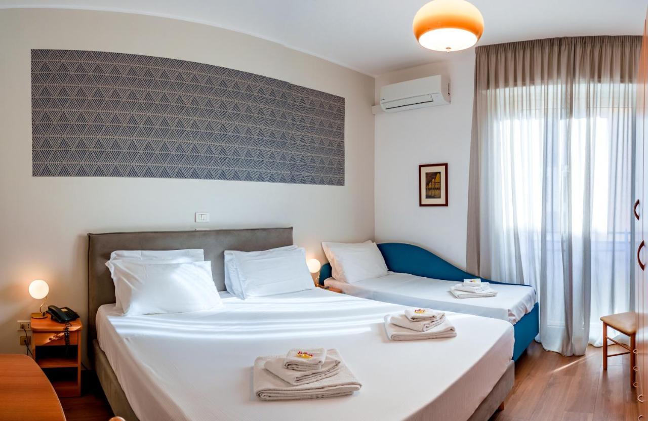 Hotel Tritone Senigallia Exterior photo