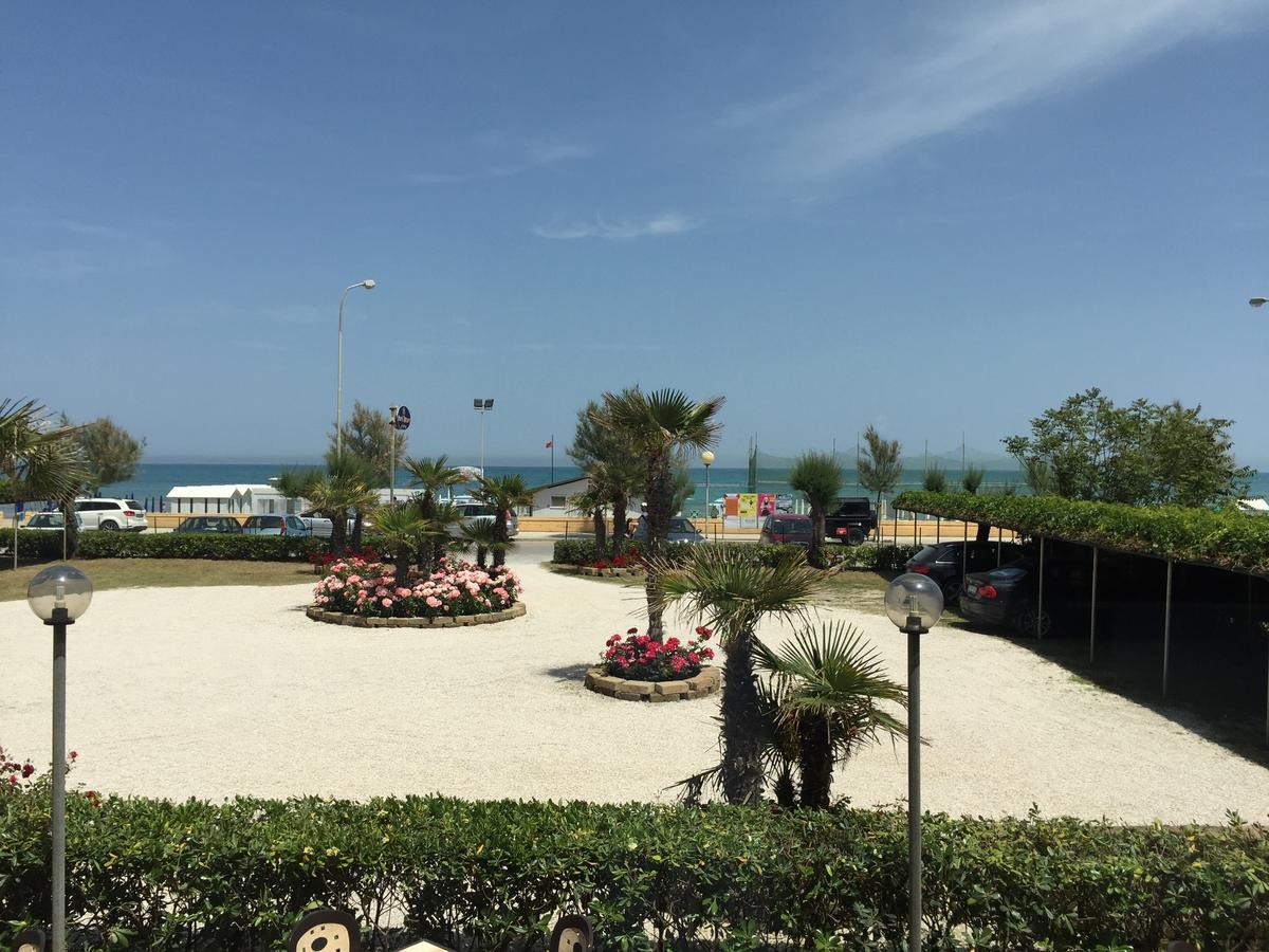 Hotel Tritone Senigallia Exterior photo