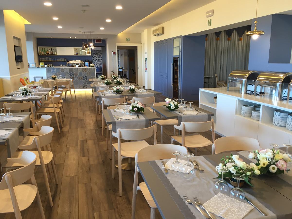 Hotel Tritone Senigallia Exterior photo